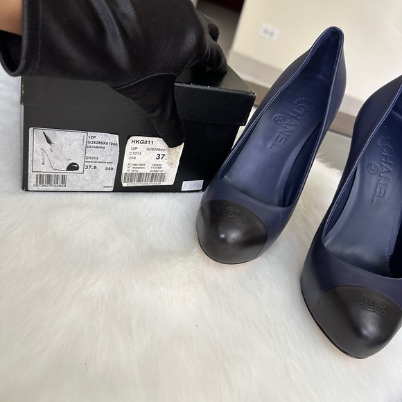 Auth Chanel Heels 👠 Excellent condition - Picture 5 of 17